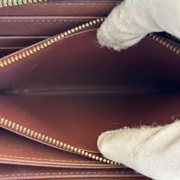 Louis Vuitton Monogram Zippy Wallet - Picture 7 of 16